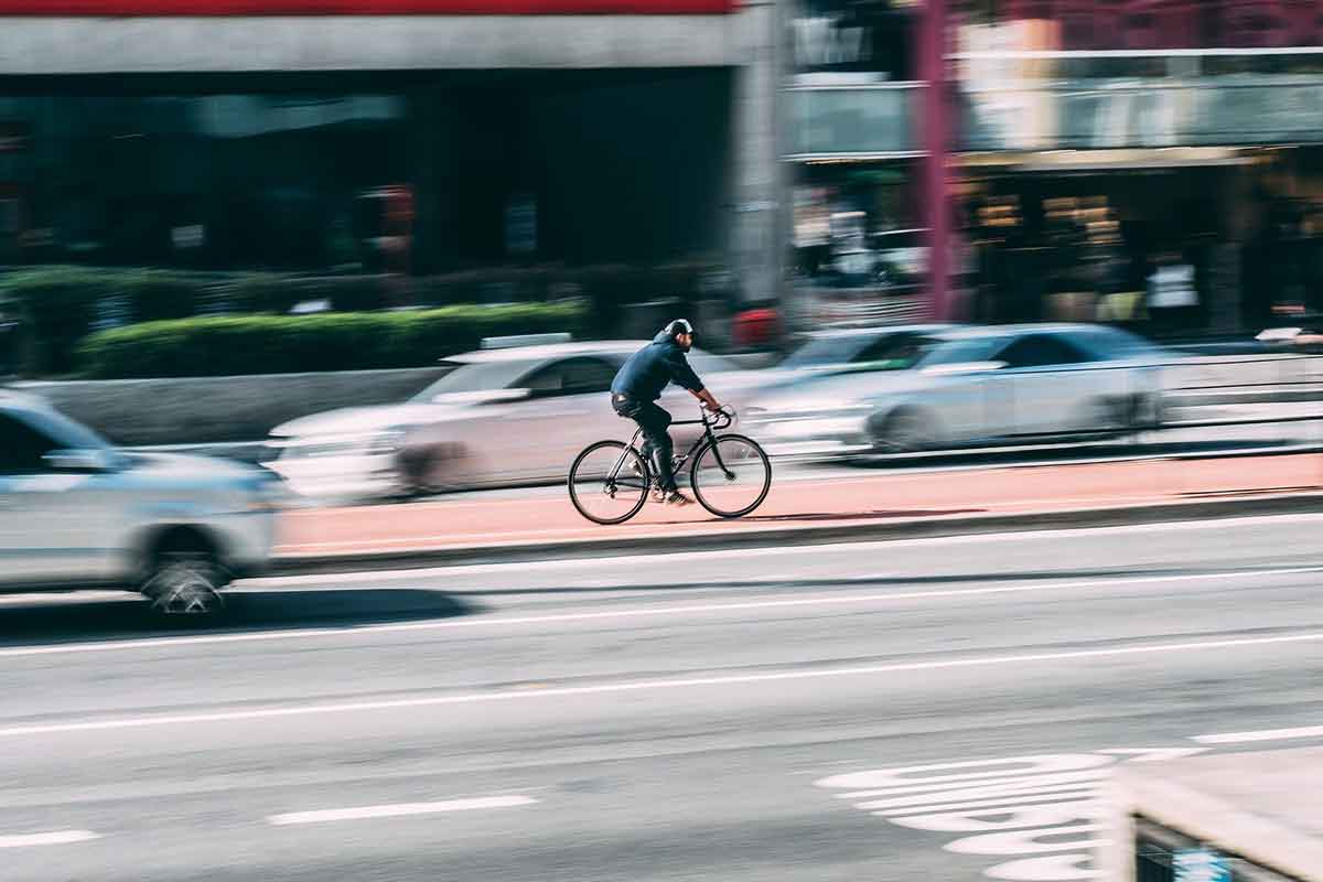 Radfahrer auf Straße